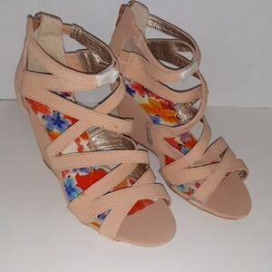 Qupid new peach color platform heels